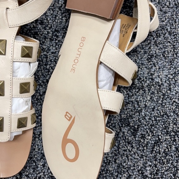 *NWT* Brand New Sandals in Box. *NEVER WORN* - Picture 2 of 5